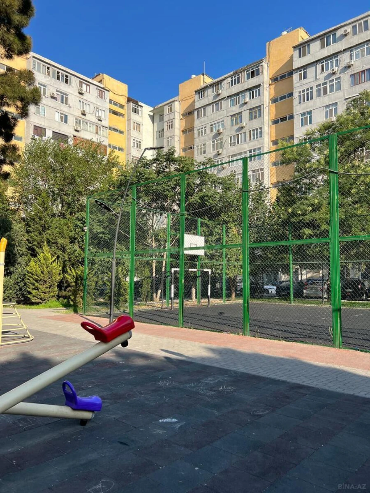 Satılır 3 otaqlı mənzil 135 m²