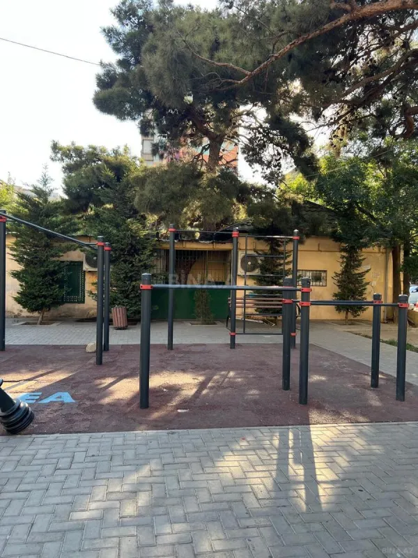 Satılır 3 otaqlı mənzil 135 m²