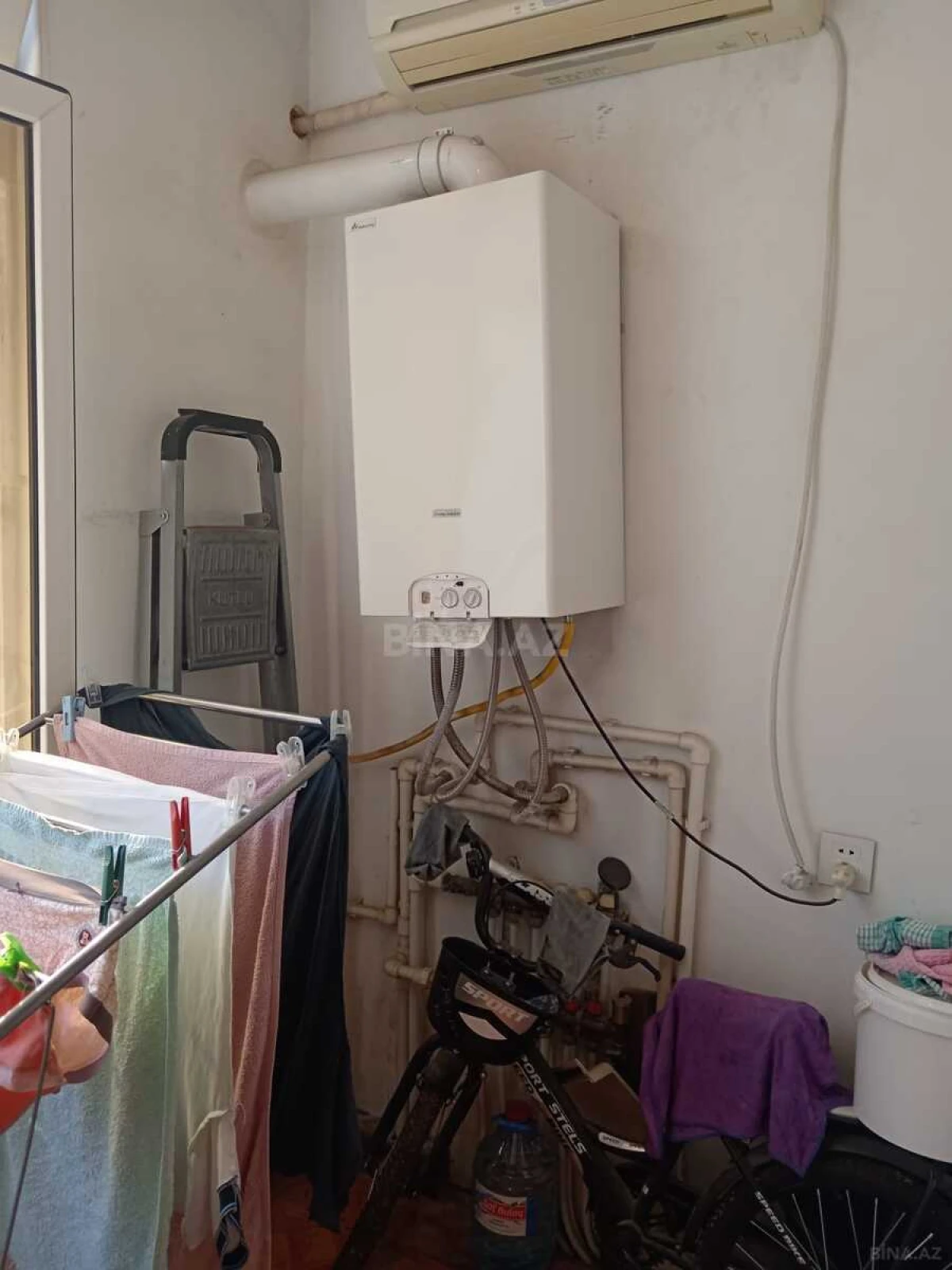 Satılır 3 otaqlı mənzil 135 m²