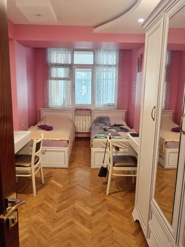 Satılır 3 otaqlı mənzil 135 m²