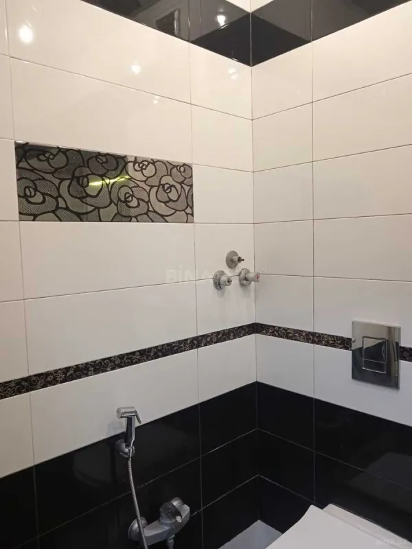 Satılır 3 otaqlı mənzil 135 m²