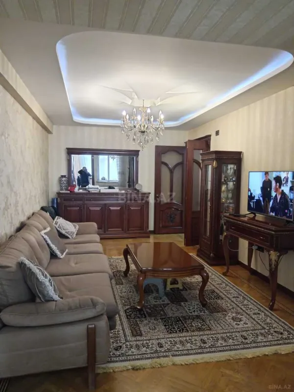 Satılır 3 otaqlı mənzil 135 m²