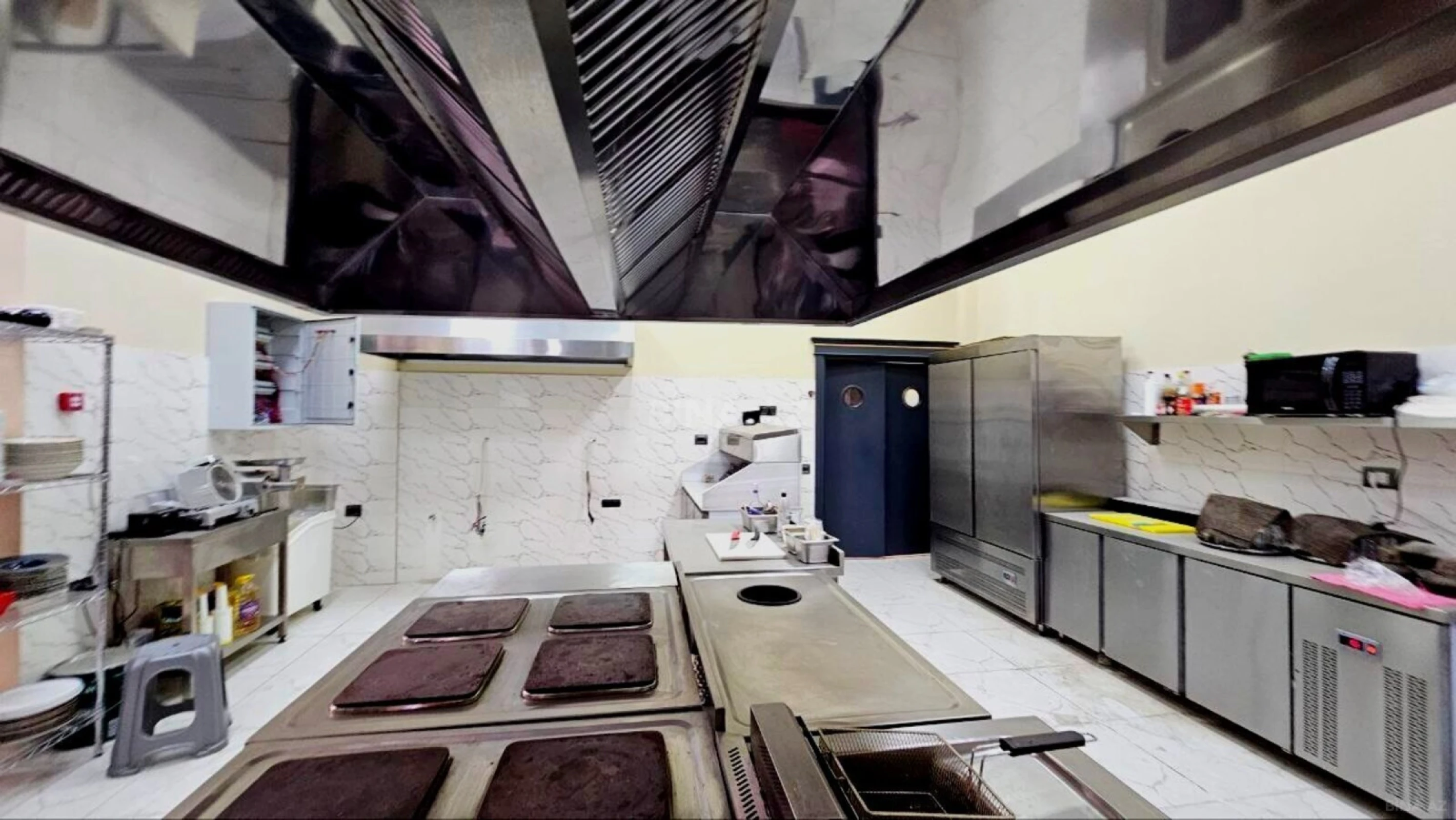 Kirayə verilir obyekt 400 m²