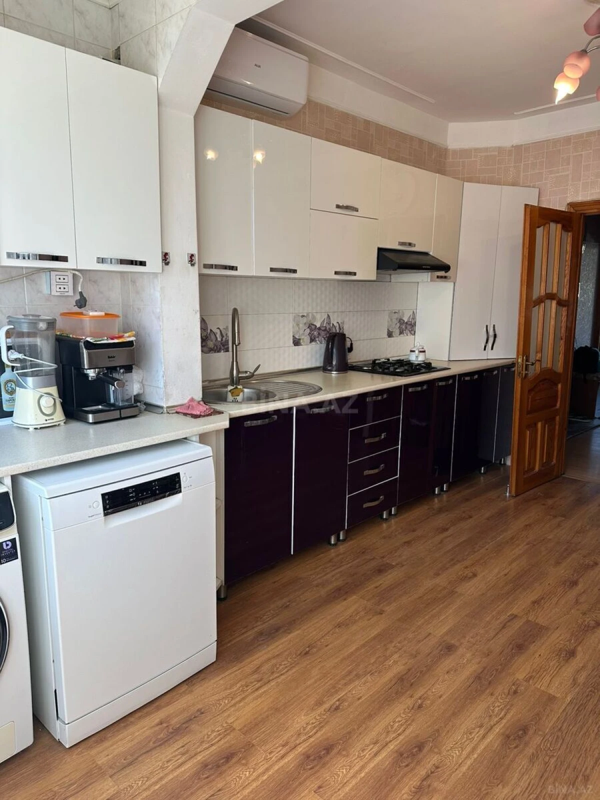 Satılır 4 otaqlı mənzil 95 m²