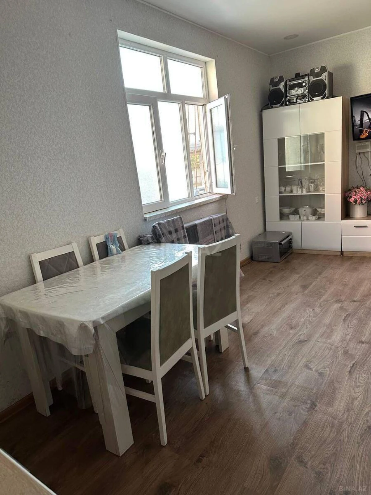 Kirayə verilir 2 otaqlı mənzil 60 m²