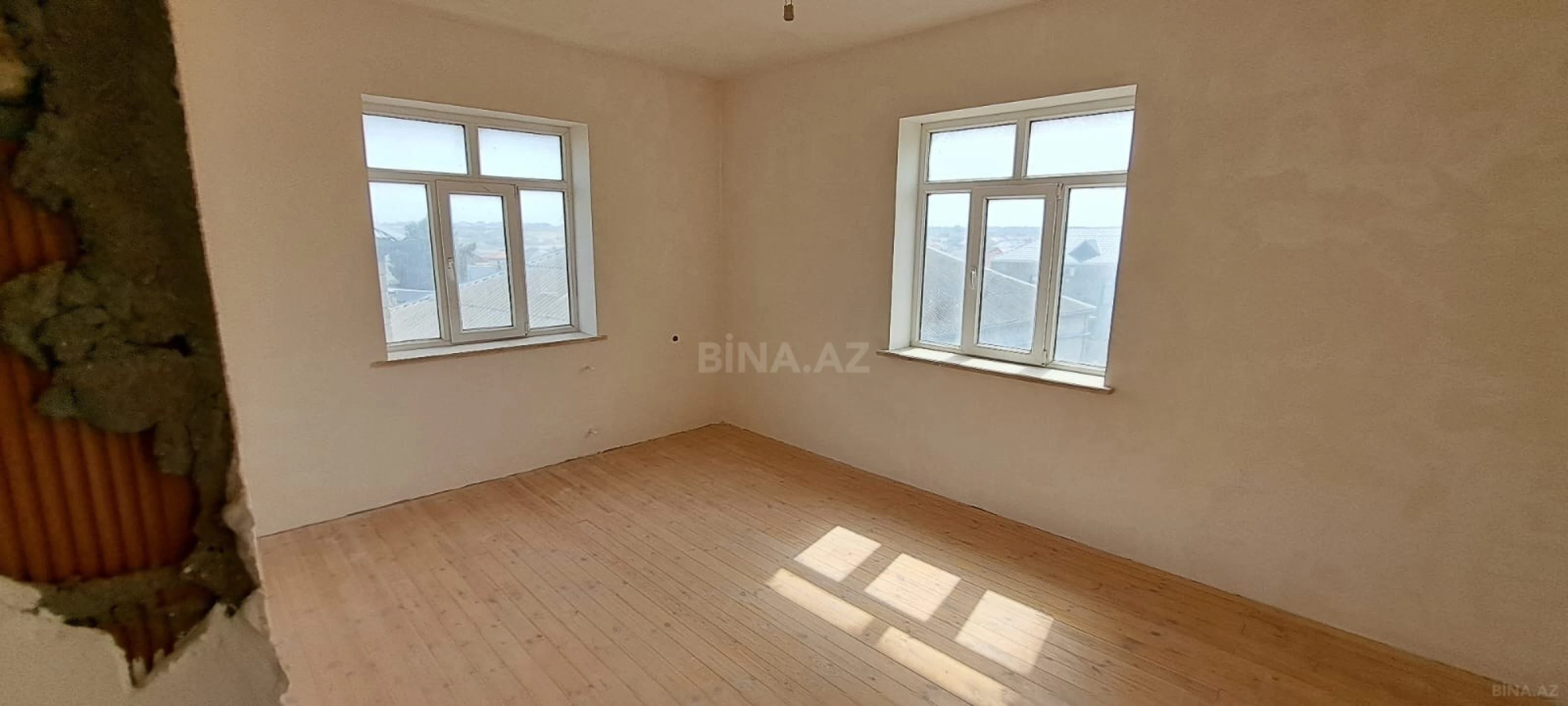 Satılır 5 otaqlı həyət evi 200 m²