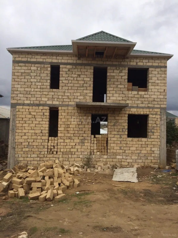 Satılır 5 otaqlı həyət evi 200 m²