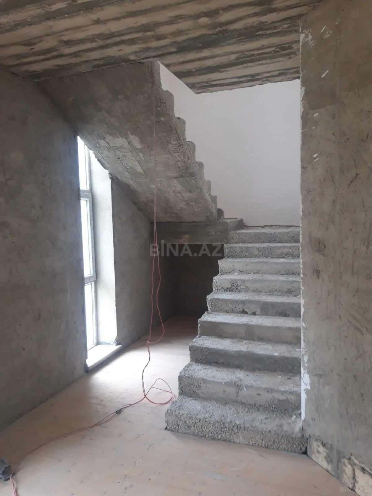 Satılır 5 otaqlı həyət evi 200 m²