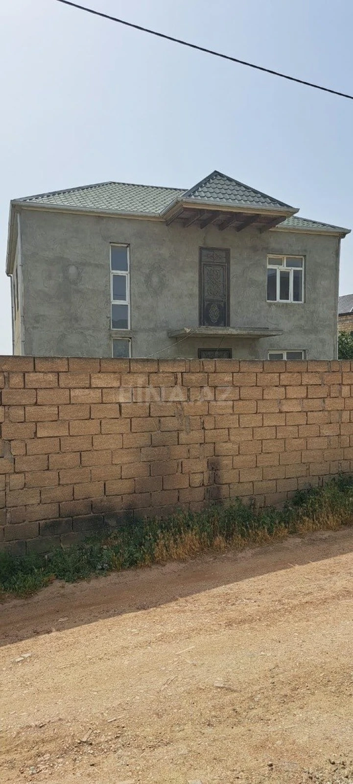 Satılır 5 otaqlı həyət evi 200 m²