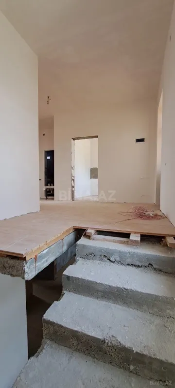 Satılır 5 otaqlı həyət evi 200 m²