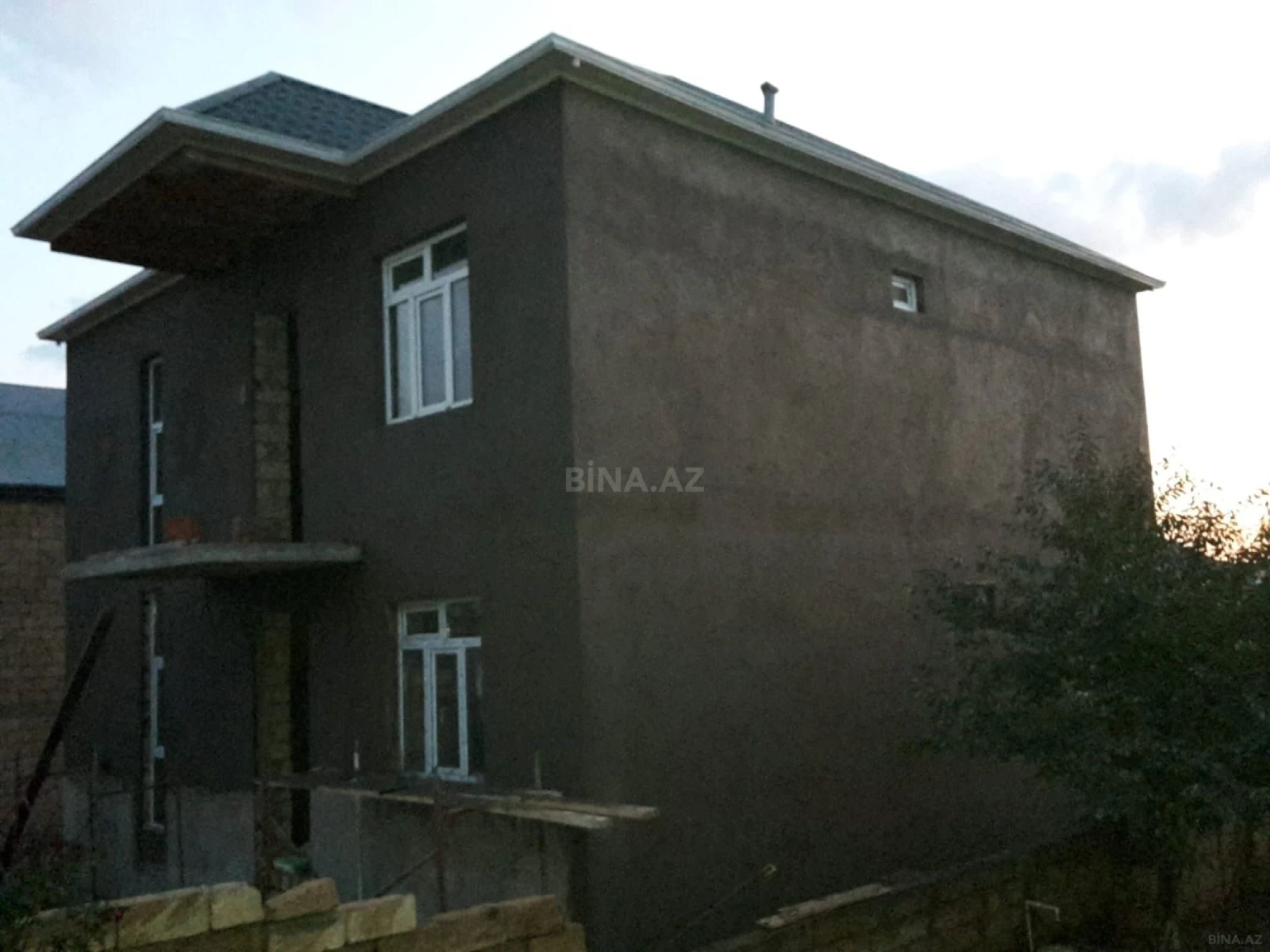 Satılır 5 otaqlı həyət evi 200 m²