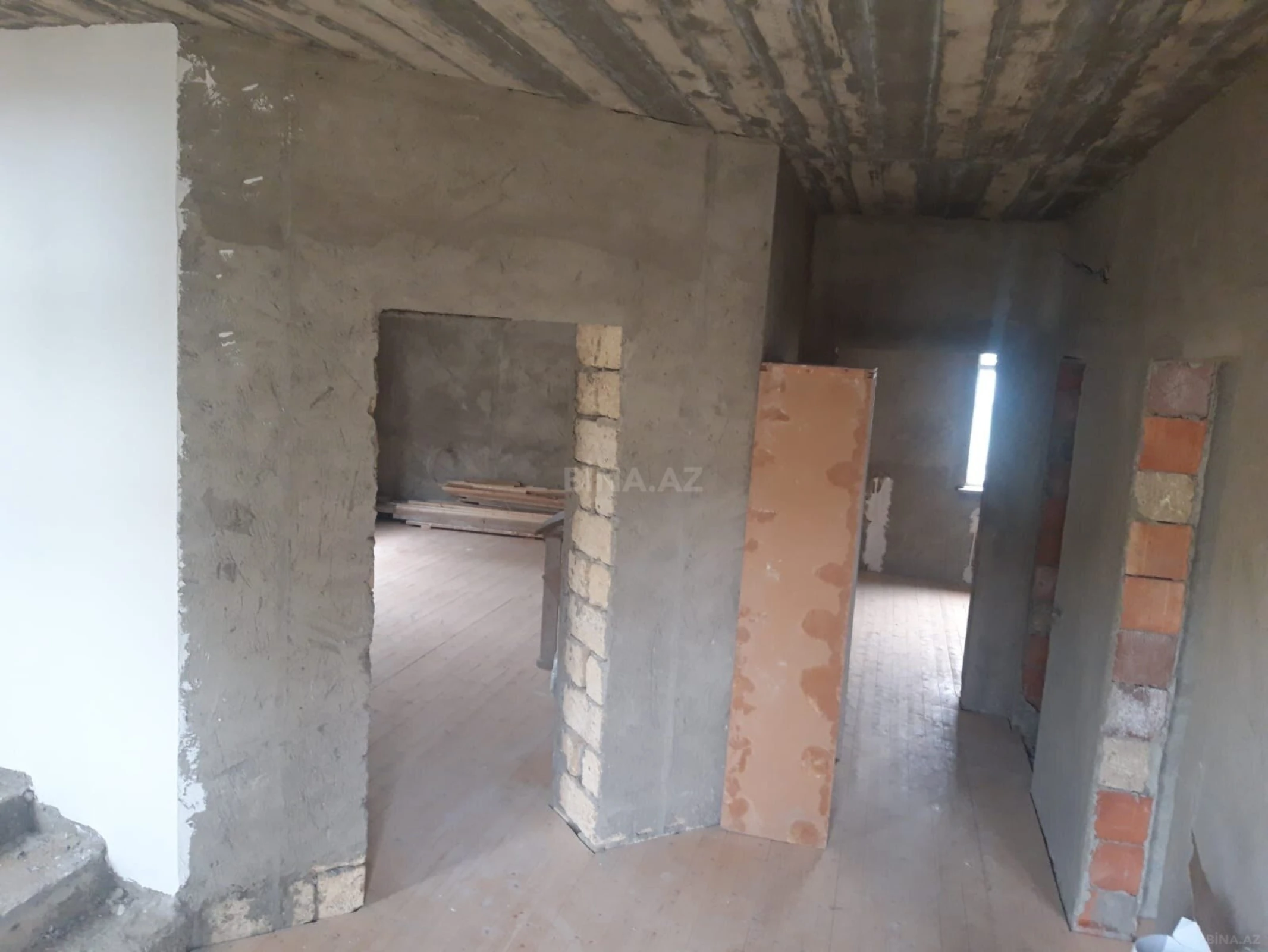 Satılır 5 otaqlı həyət evi 200 m²