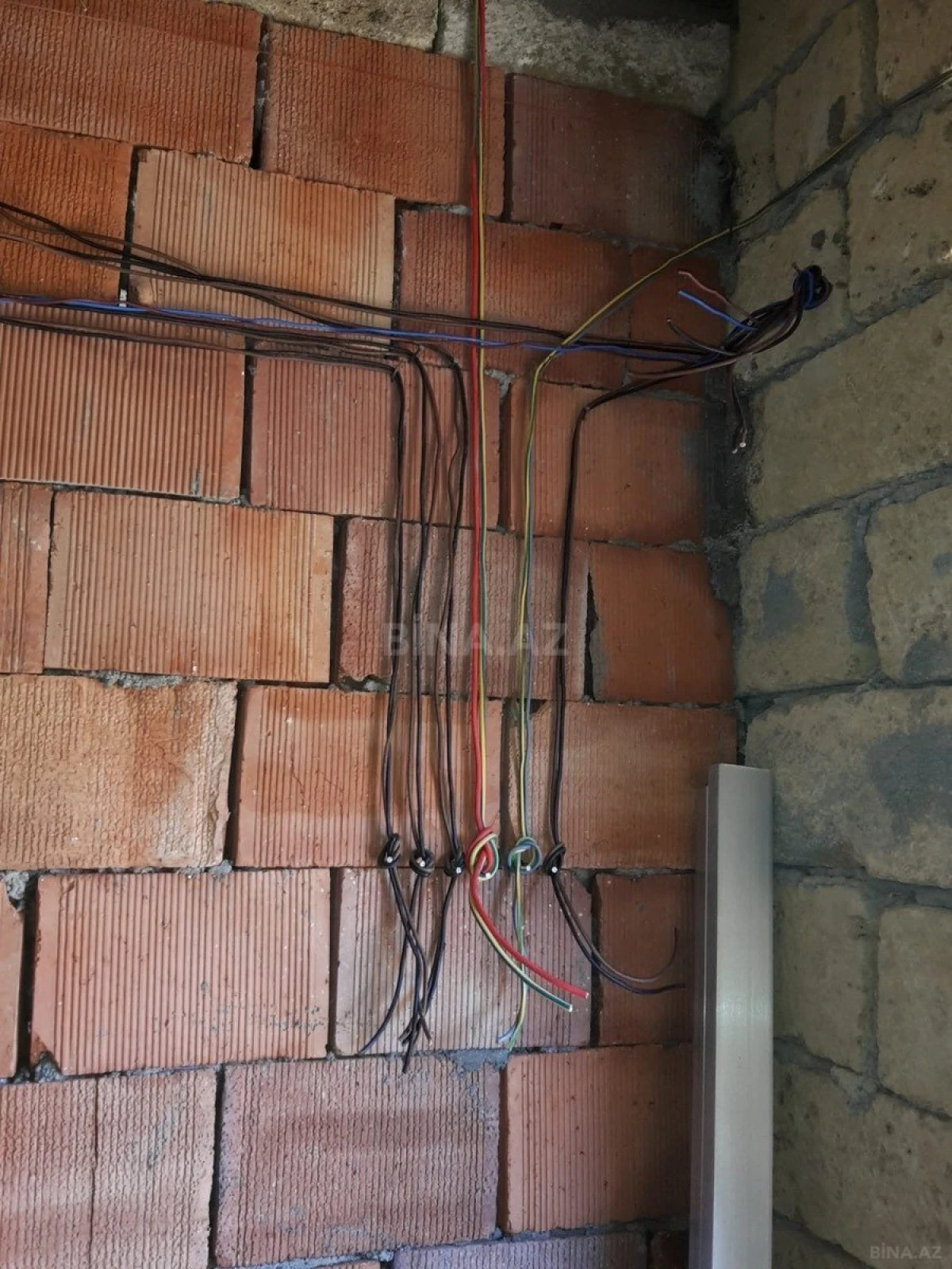 Satılır 5 otaqlı həyət evi 200 m²