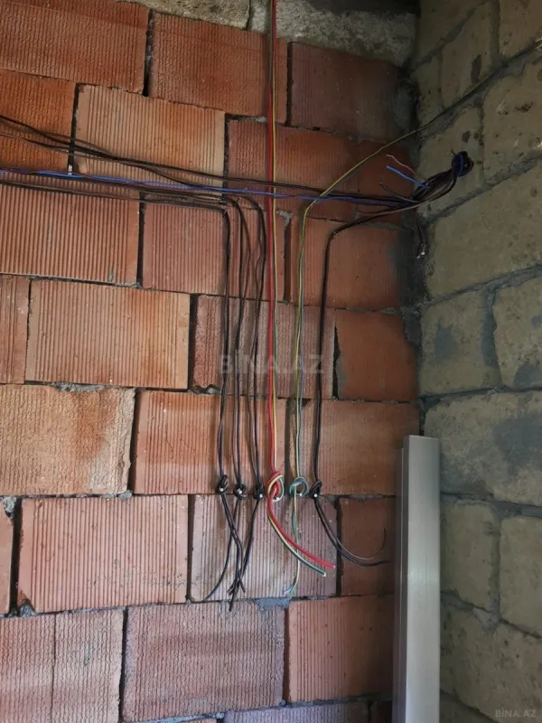 Satılır 5 otaqlı həyət evi 200 m²