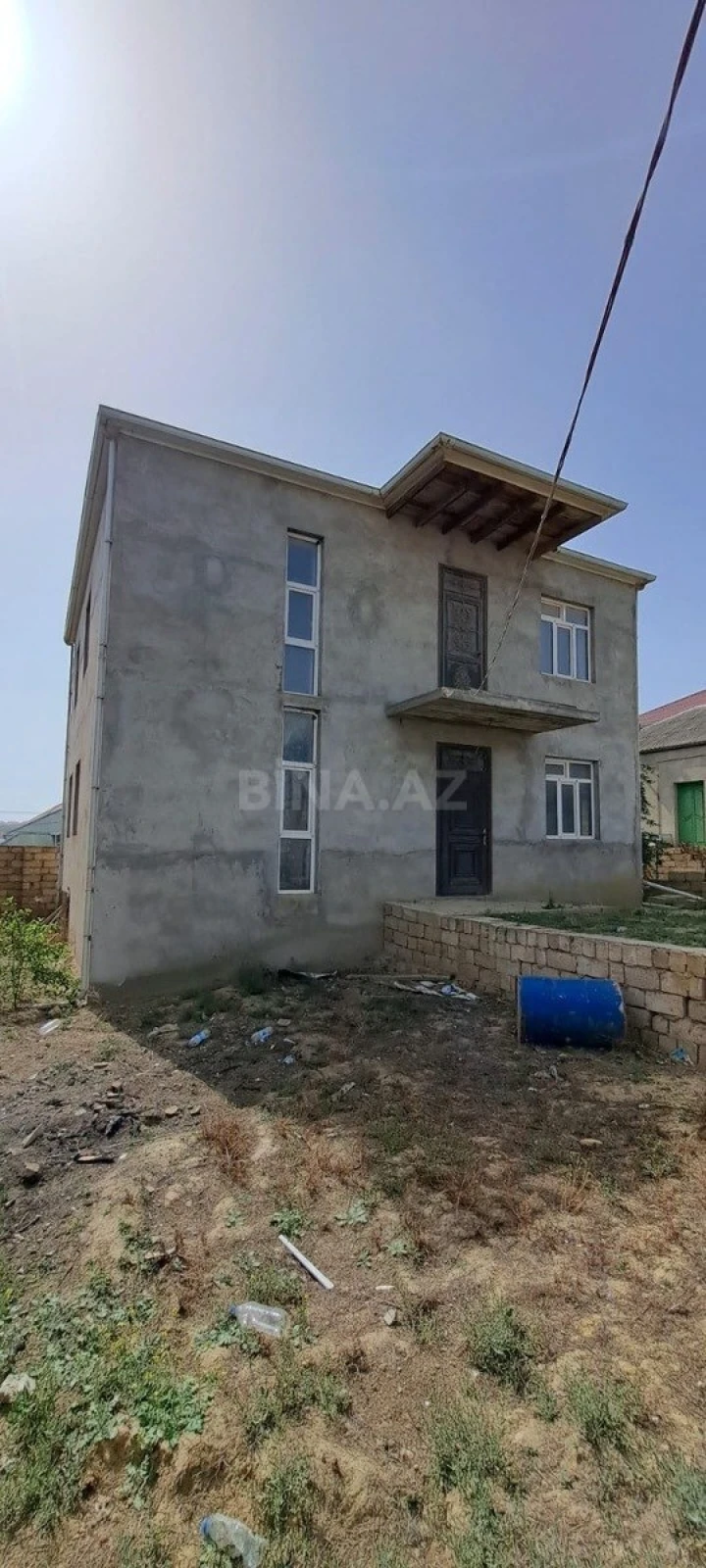 Satılır 5 otaqlı həyət evi 200 m²