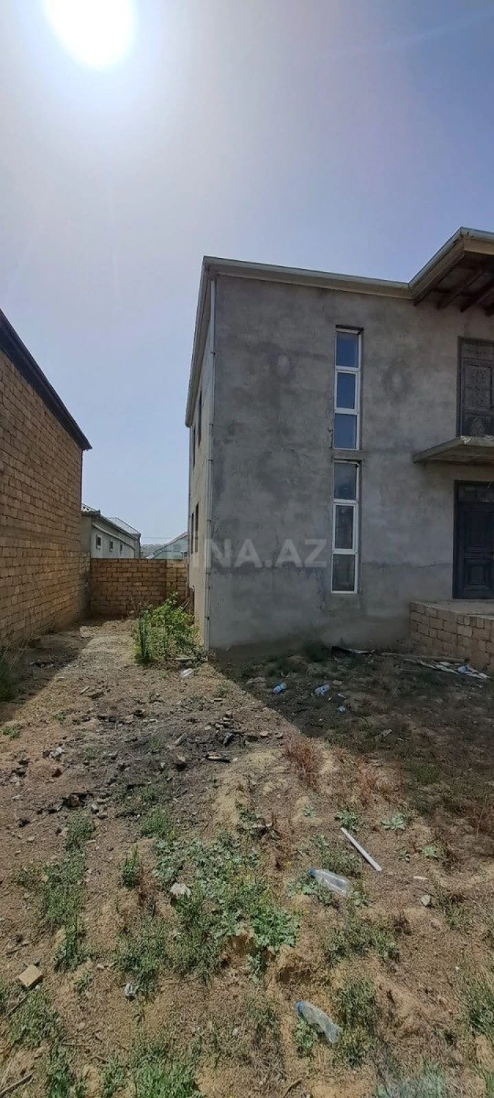 Satılır 5 otaqlı həyət evi 200 m²