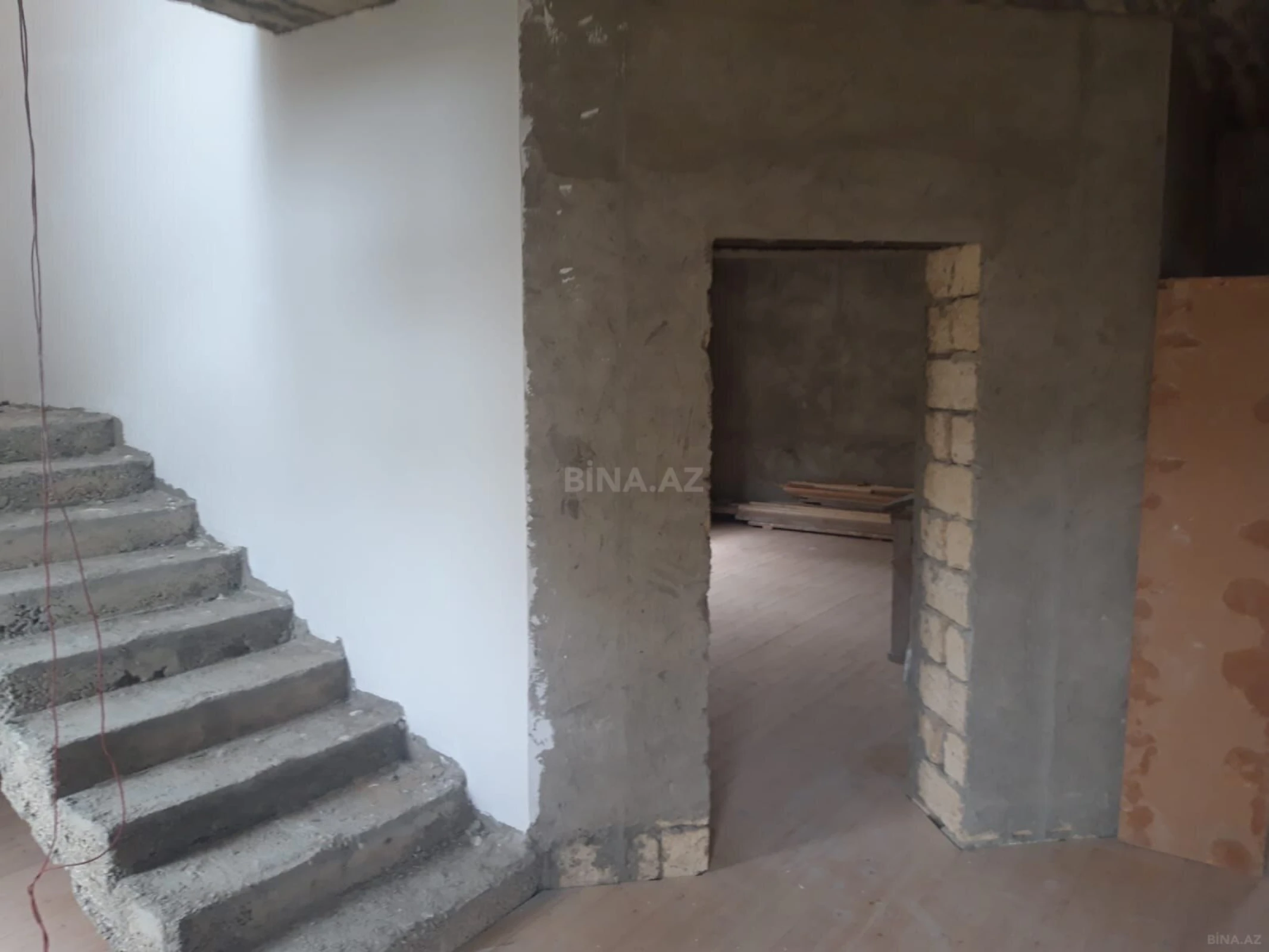 Satılır 5 otaqlı həyət evi 200 m²