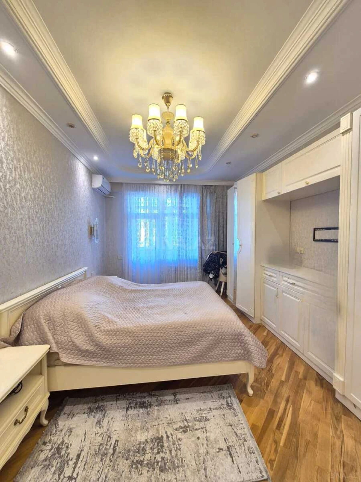 Satılır 3 otaqlı mənzil 145 m²