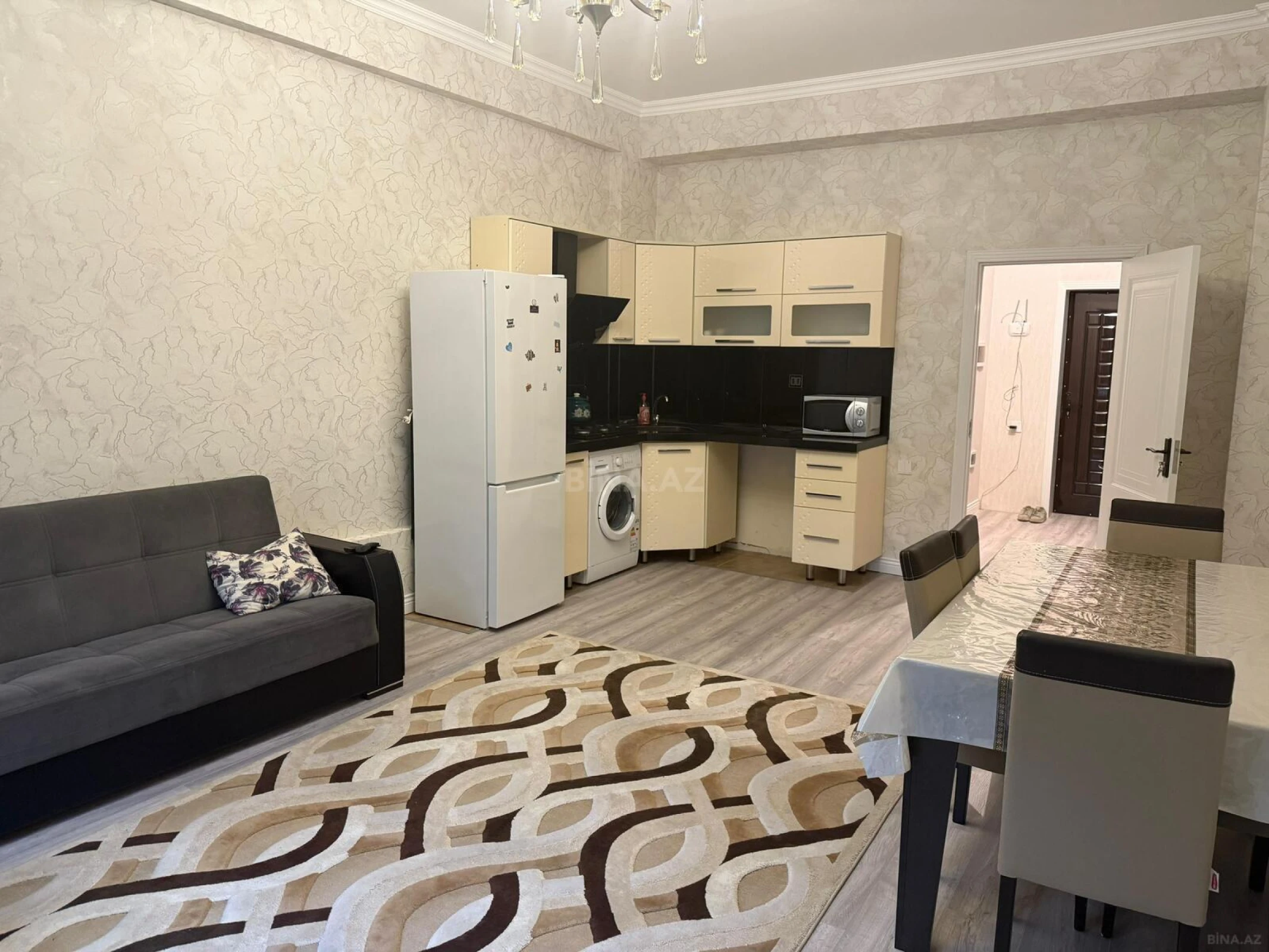 Kirayə verilir 2 otaqlı mənzil 80 m²