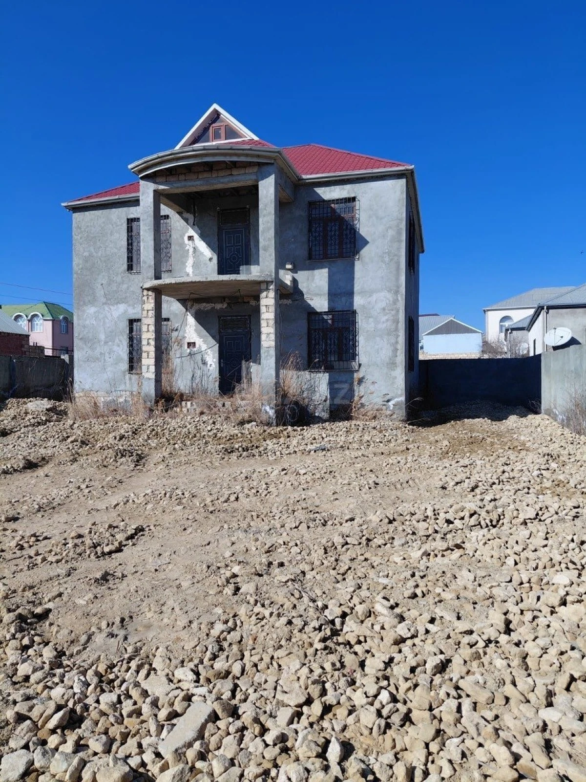 Satılır 5 otaqlı həyət evi 220 m²