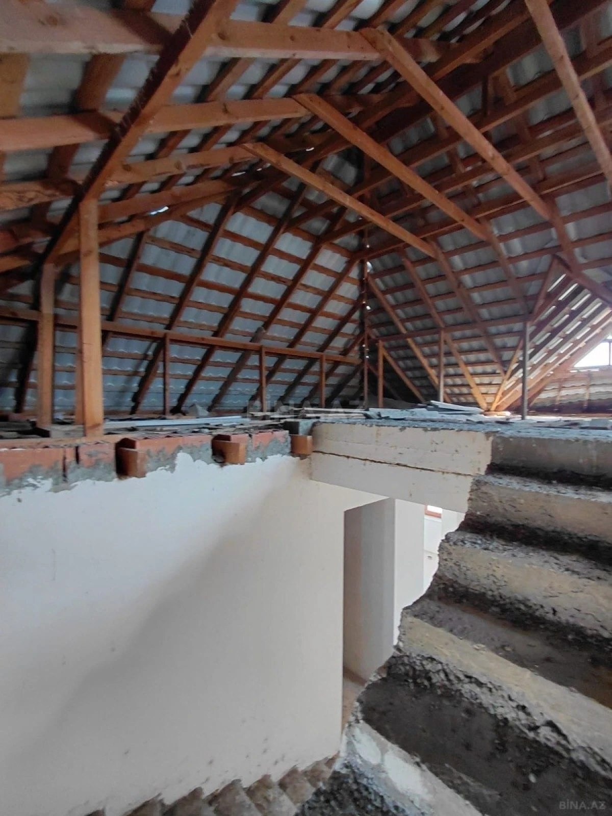 Satılır 5 otaqlı həyət evi 220 m²