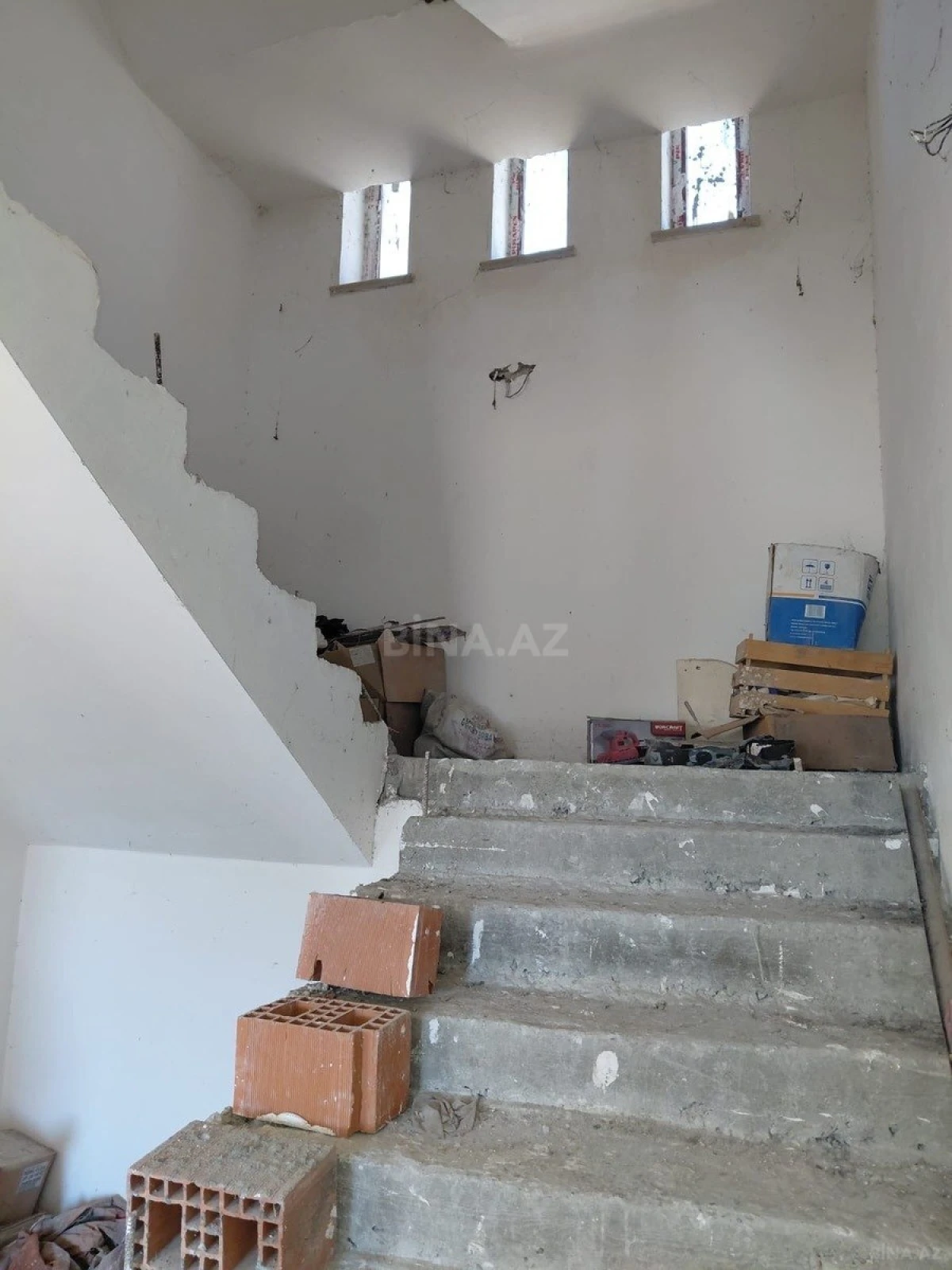 Satılır 5 otaqlı həyət evi 220 m²