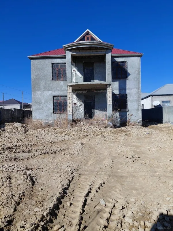 Satılır 5 otaqlı həyət evi 220 m²