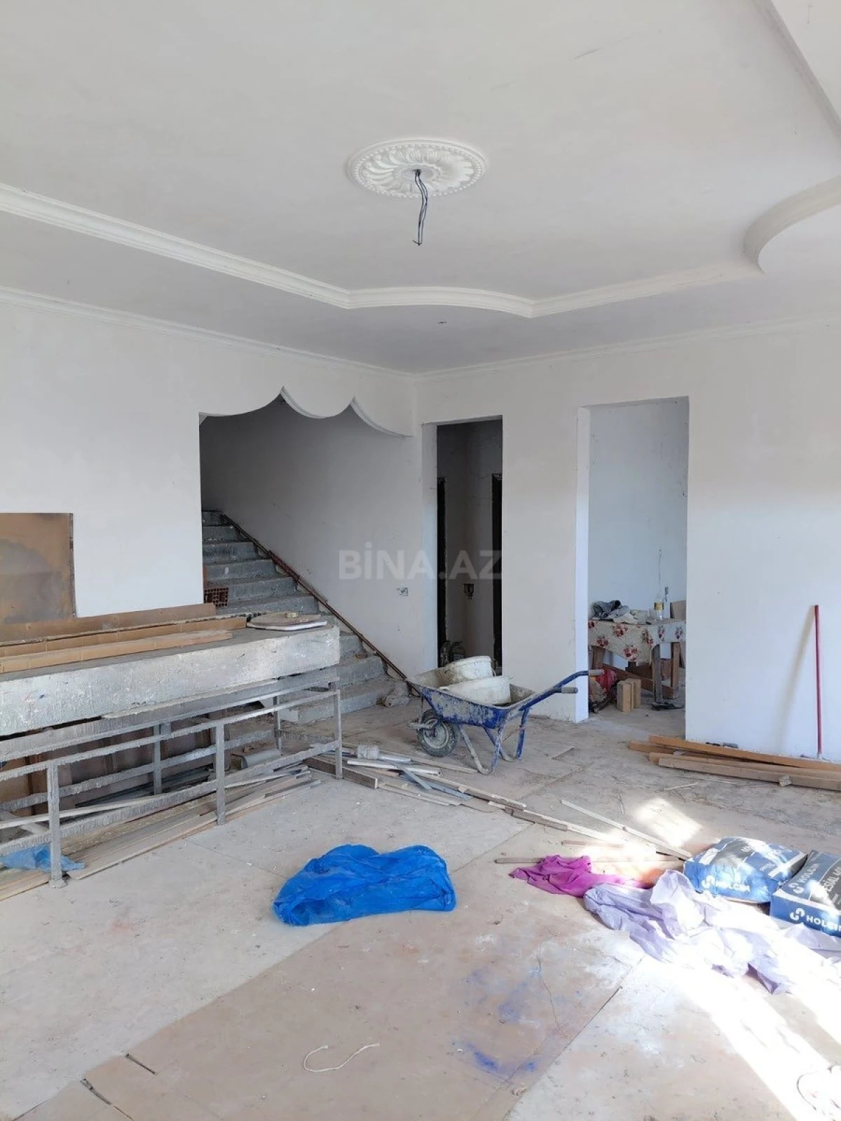 Satılır 5 otaqlı həyət evi 220 m²