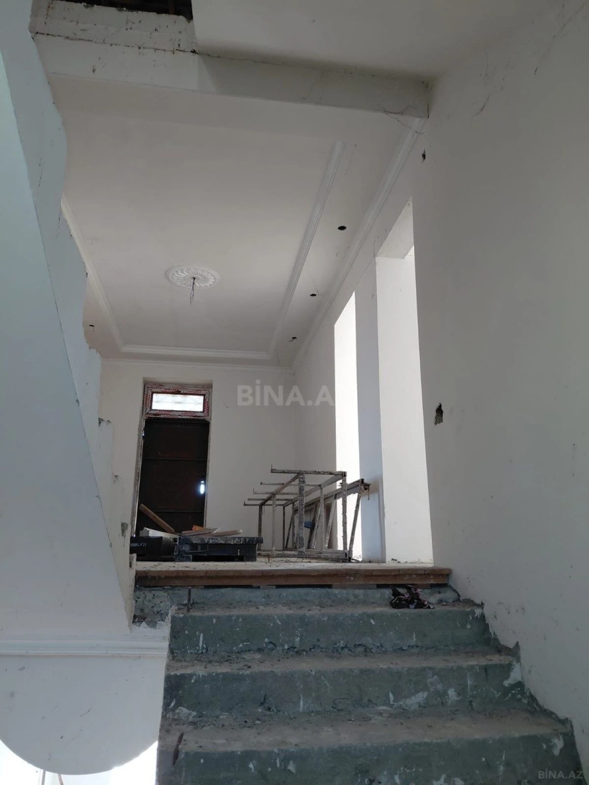 Satılır 5 otaqlı həyət evi 220 m²