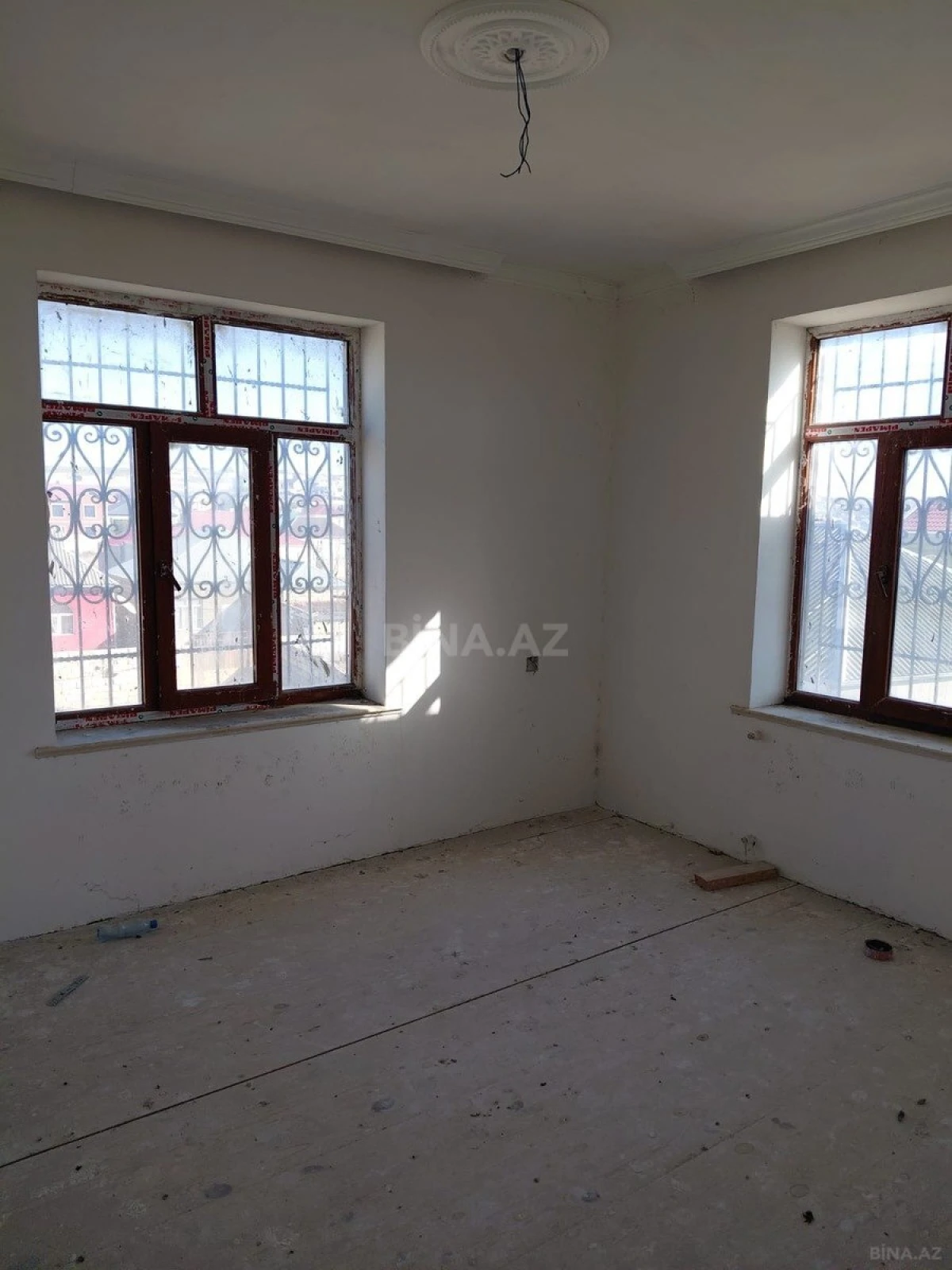 Satılır 5 otaqlı həyət evi 220 m²