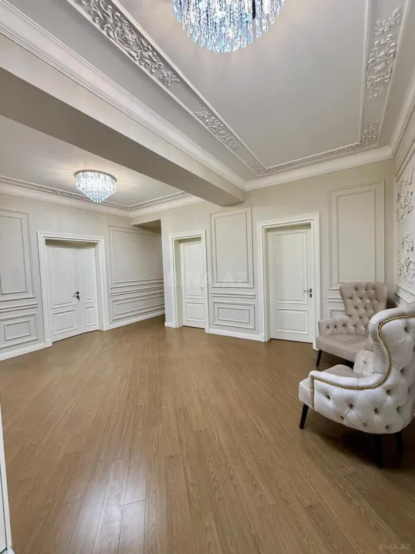 Satılır 4 otaqlı mənzil 205 m²