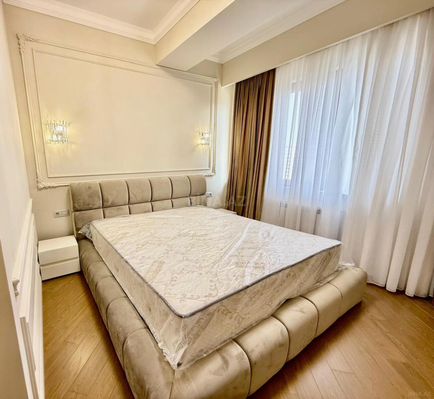 Satılır 4 otaqlı mənzil 205 m²