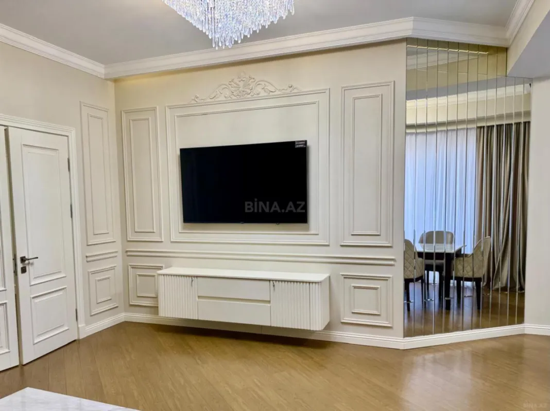 Satılır 4 otaqlı mənzil 205 m²