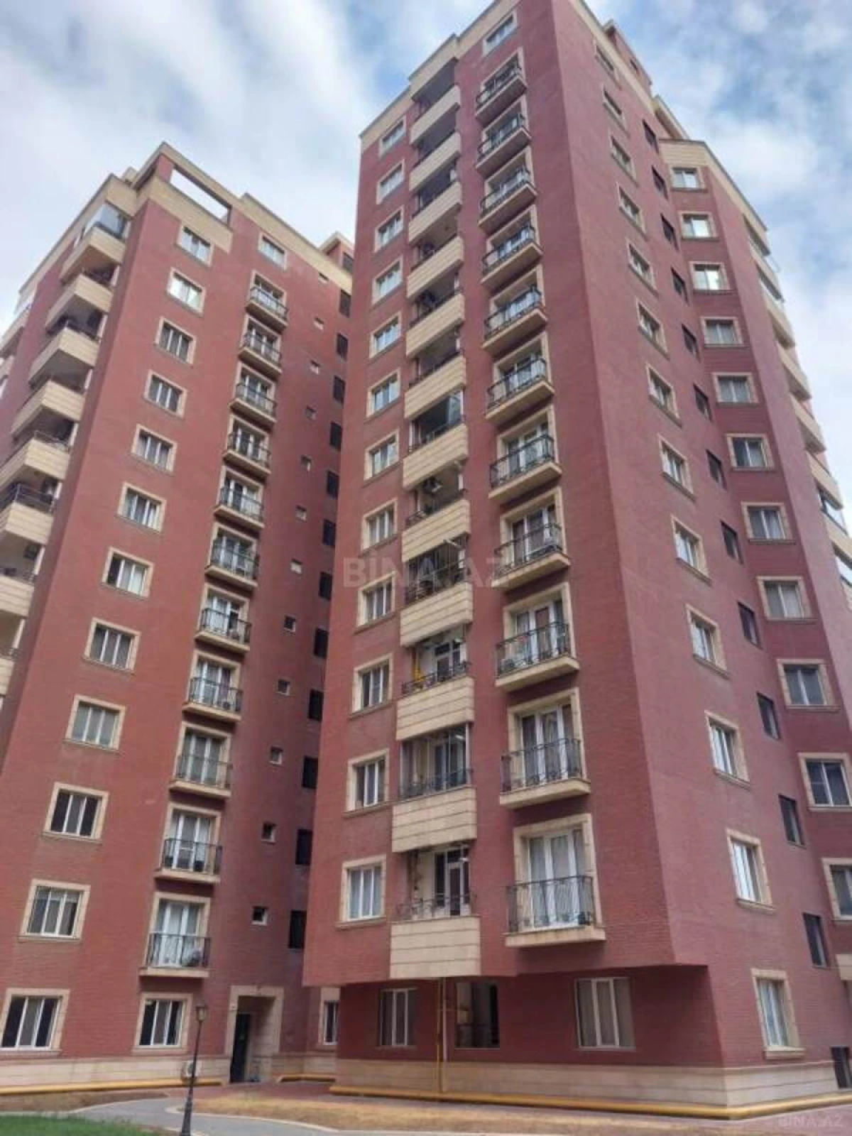 Satılır 3 otaqlı mənzil 147 m²