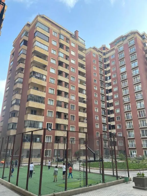 Satılır 3 otaqlı mənzil 147 m²