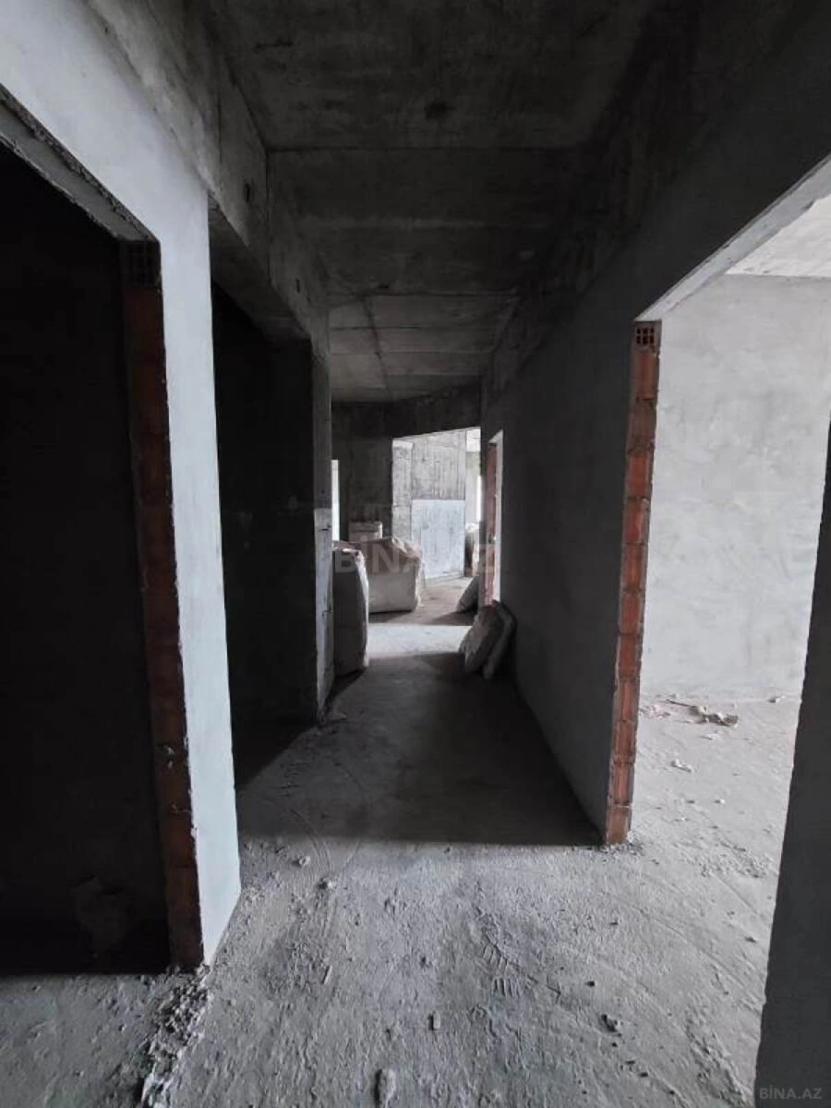 Satılır 3 otaqlı mənzil 147 m²