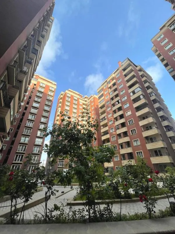 Satılır 3 otaqlı mənzil 147 m²