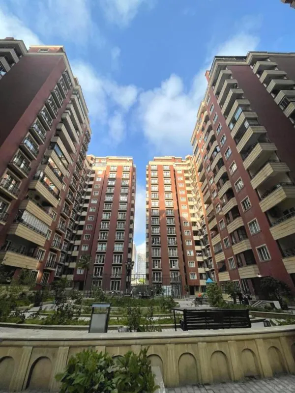 Satılır 3 otaqlı mənzil 147 m²