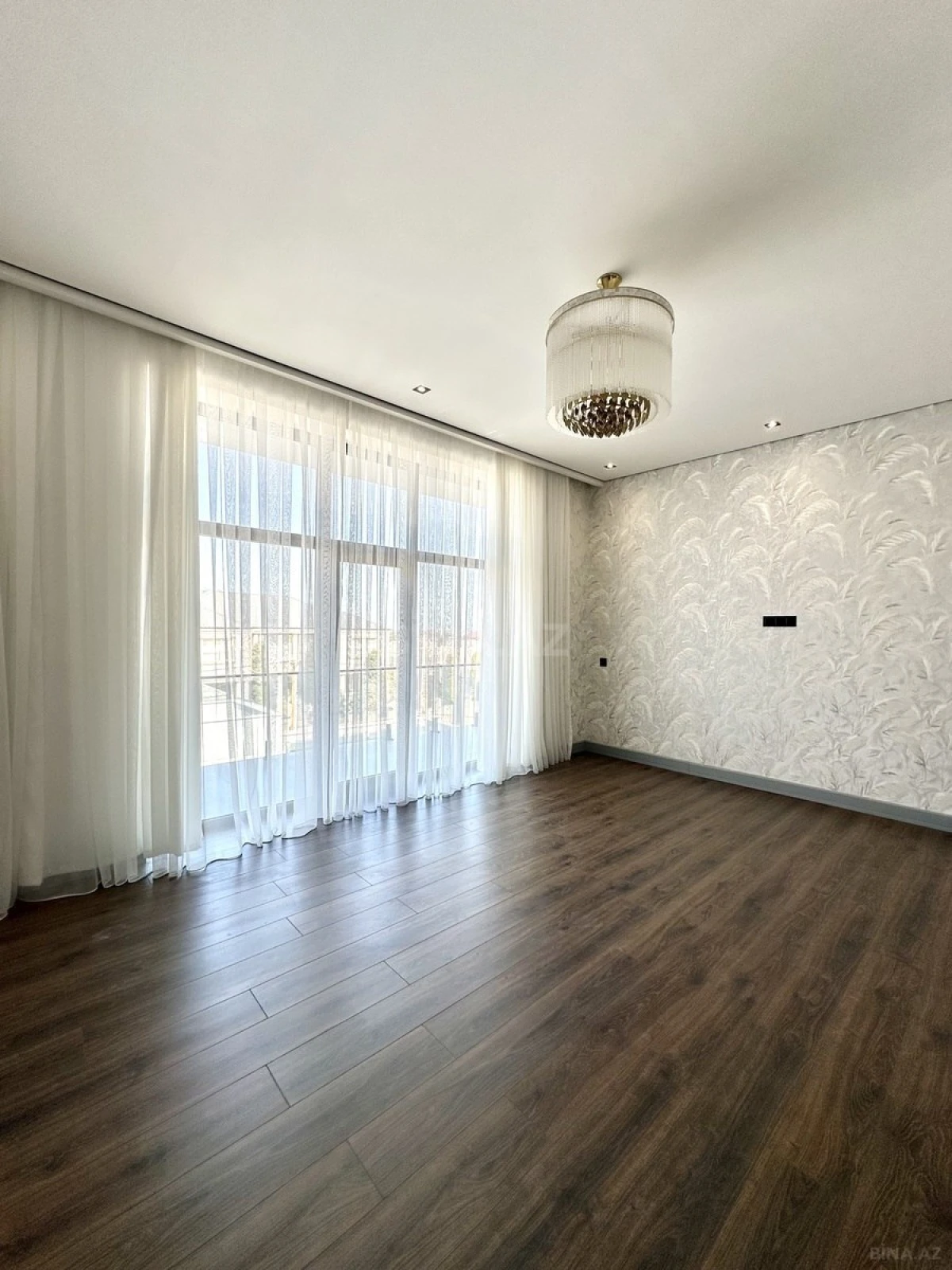 Satılır 5 otaqlı həyət evi 300 m²