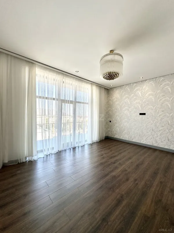 Satılır 5 otaqlı həyət evi 300 m²
