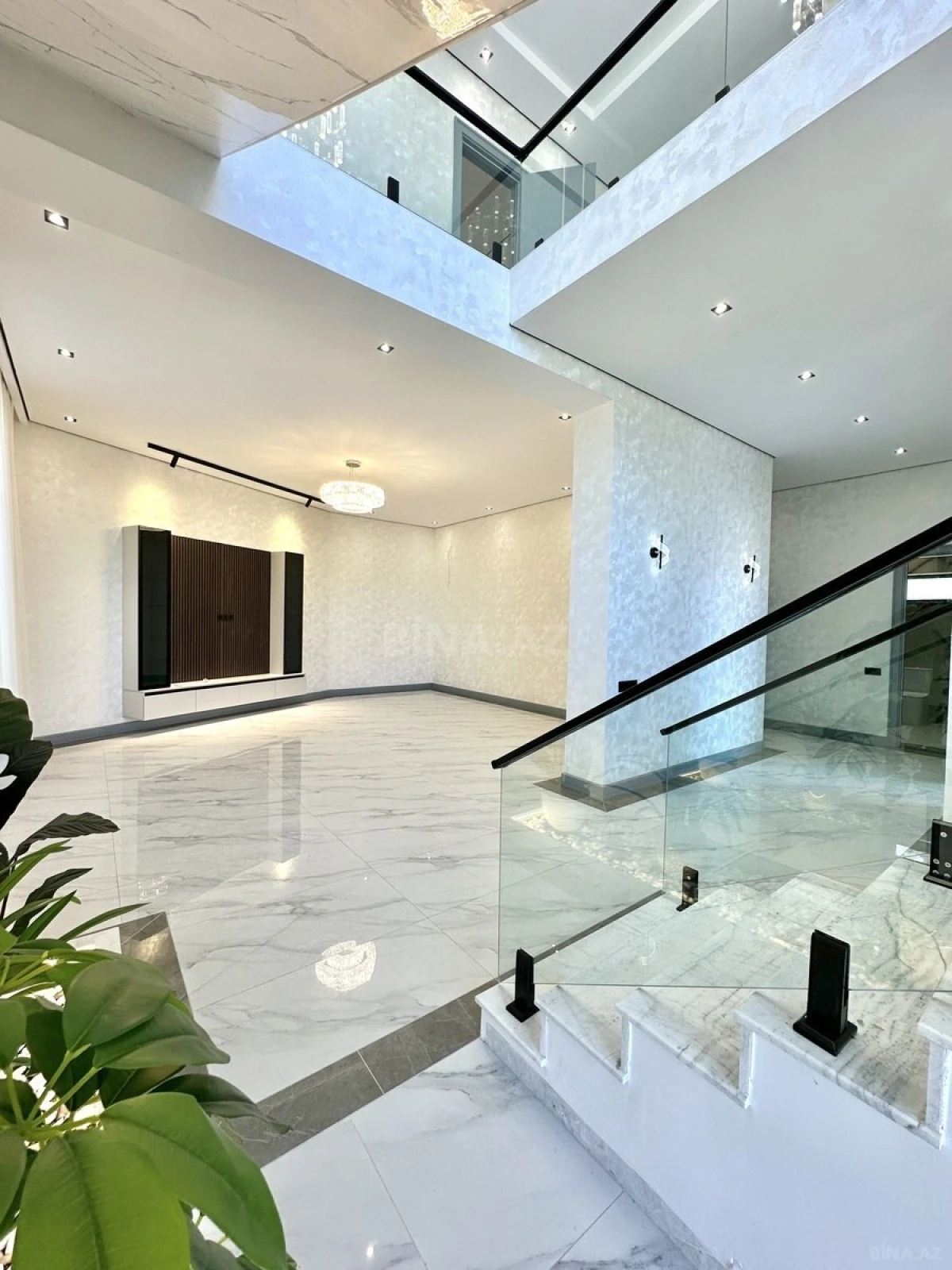 Satılır 5 otaqlı həyət evi 300 m²