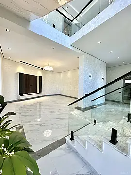 Satılır 5 otaqlı həyət evi 300 m²
