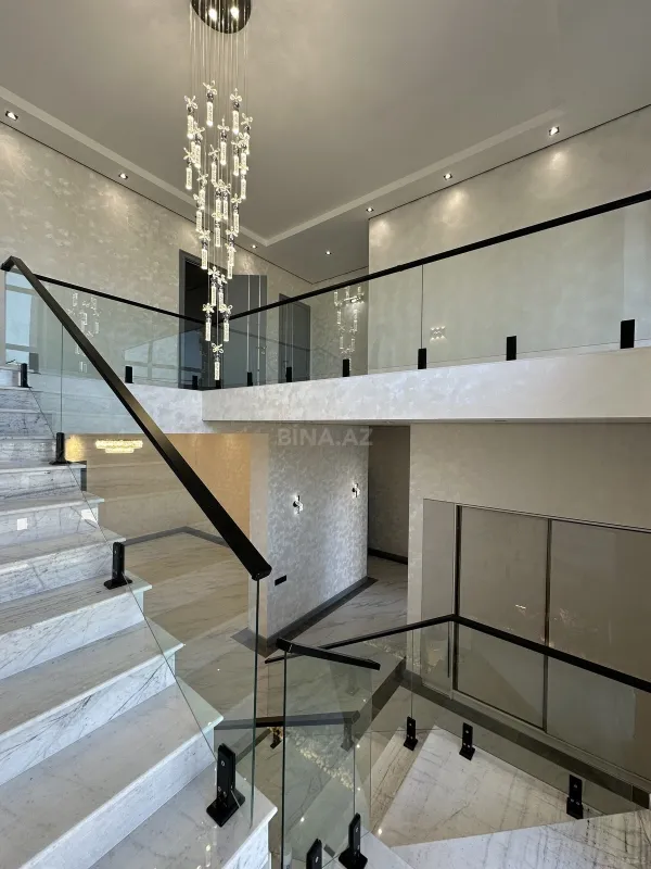 Satılır 5 otaqlı həyət evi 300 m²