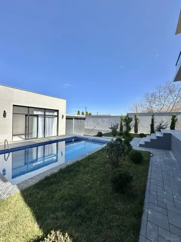Satılır 5 otaqlı həyət evi 300 m²