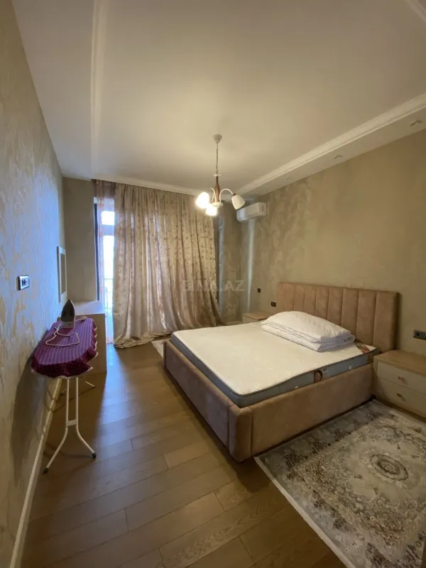 Satılır 3 otaqlı mənzil 145 m²