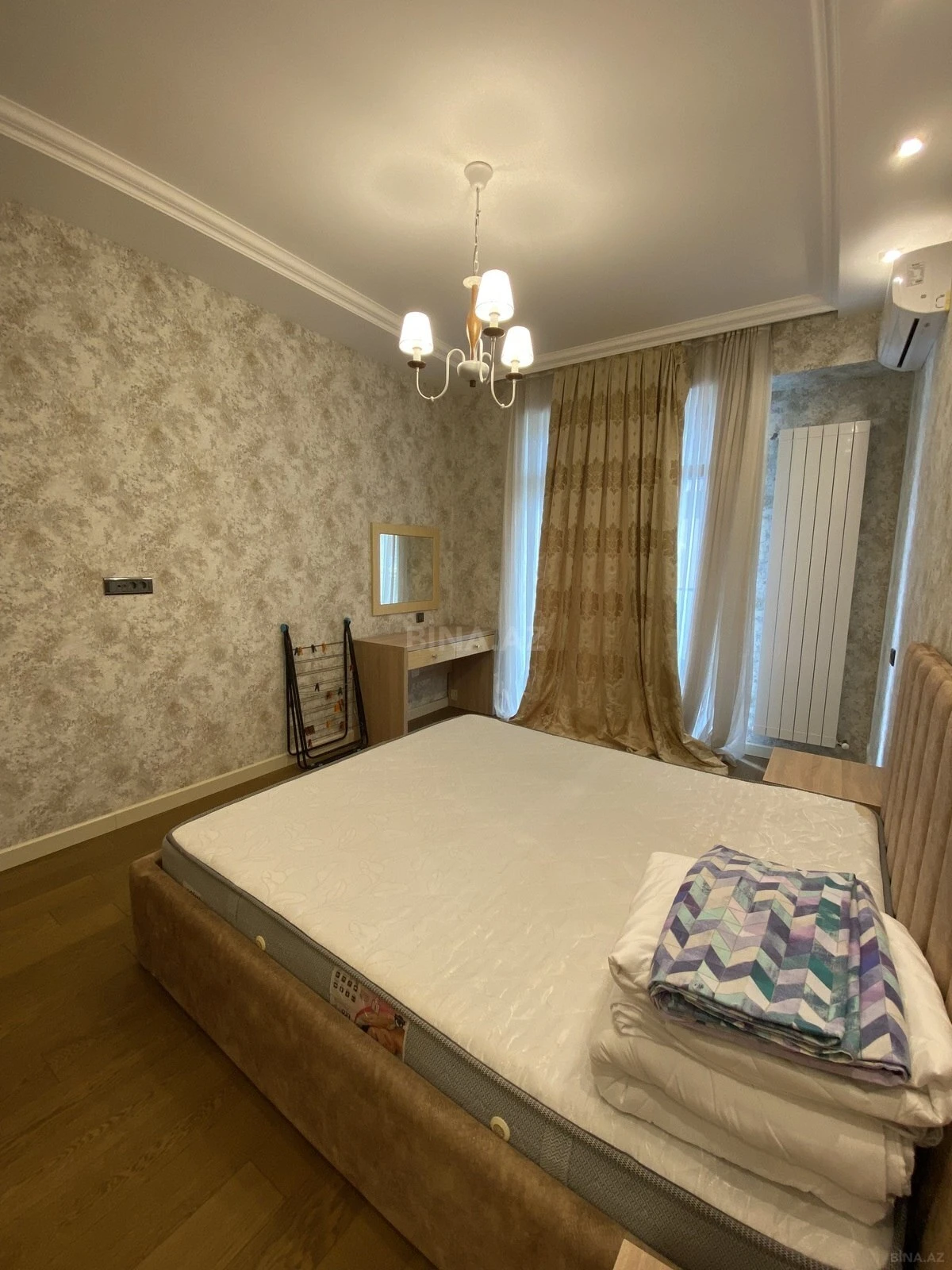 Satılır 3 otaqlı mənzil 145 m²