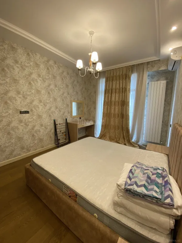 Satılır 3 otaqlı mənzil 145 m²