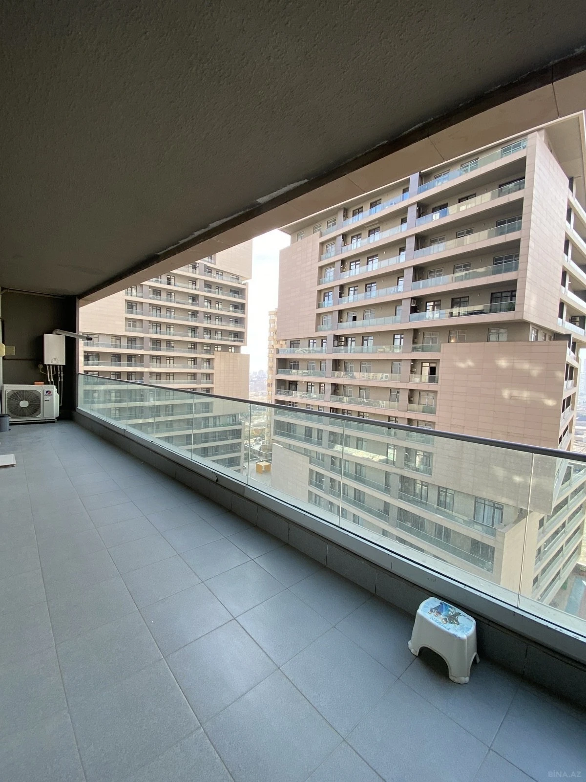 Satılır 3 otaqlı mənzil 145 m²