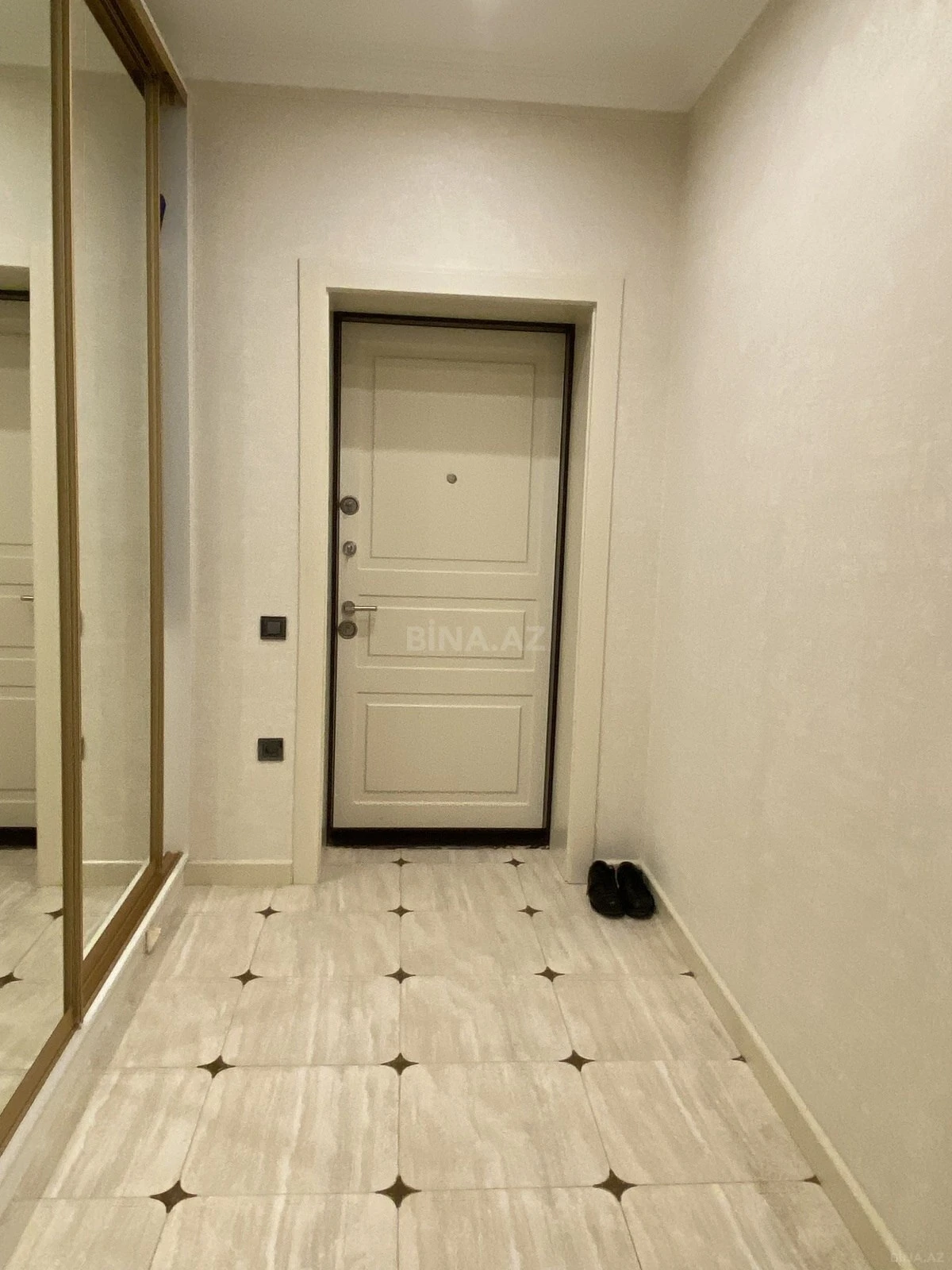 Satılır 3 otaqlı mənzil 145 m²
