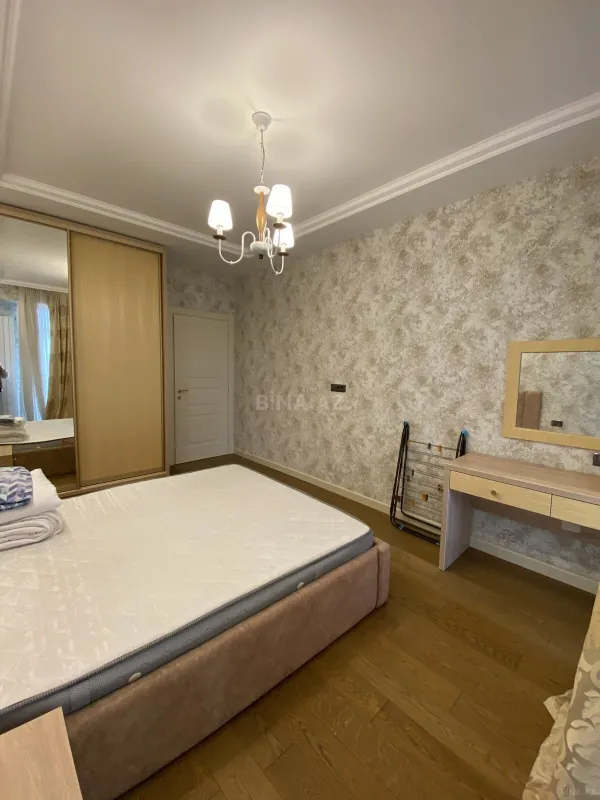 Satılır 3 otaqlı mənzil 145 m²